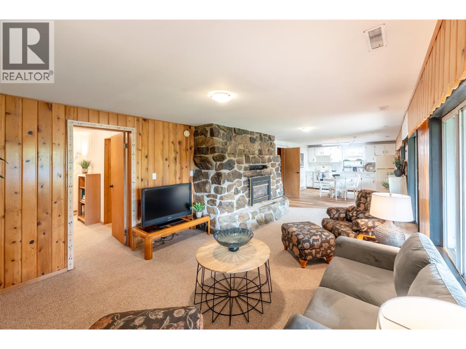 538 Lakeview Place, Oliver