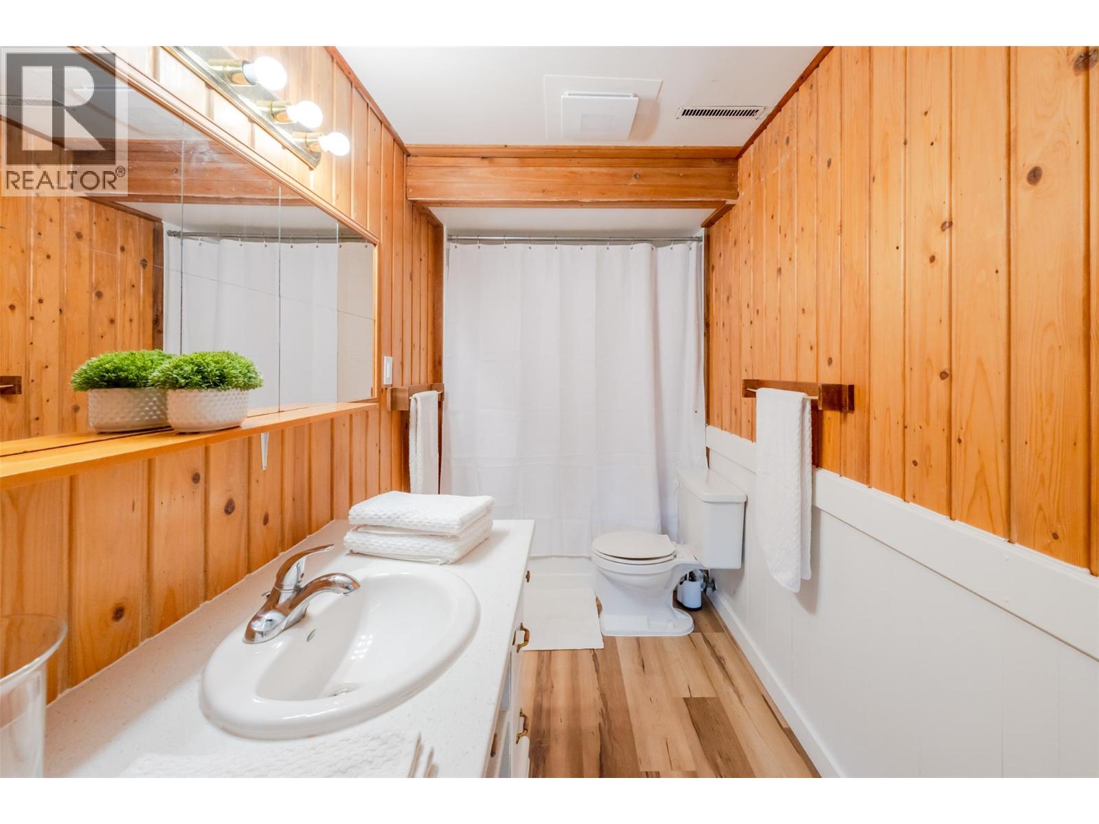 538 Lakeview Place, Oliver