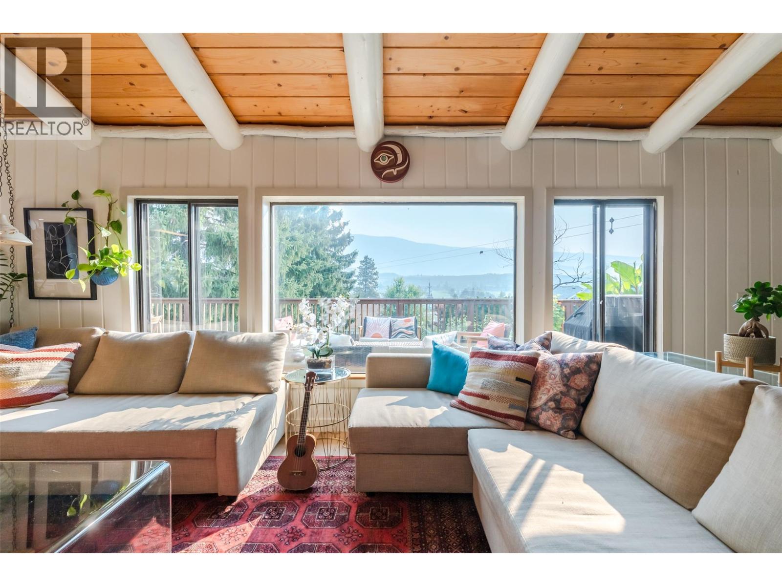538 Lakeview Place, Oliver