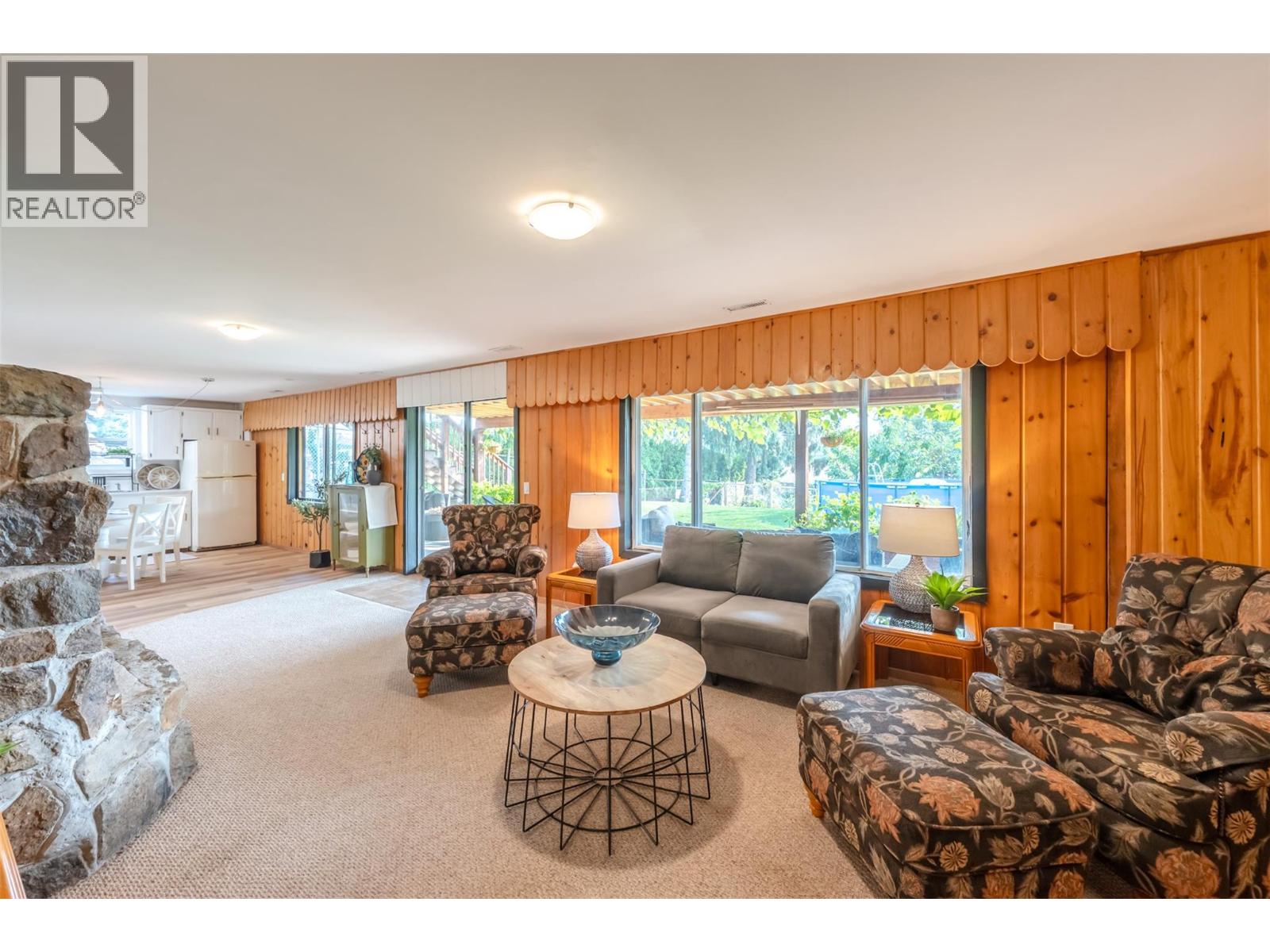 538 Lakeview Place, Oliver