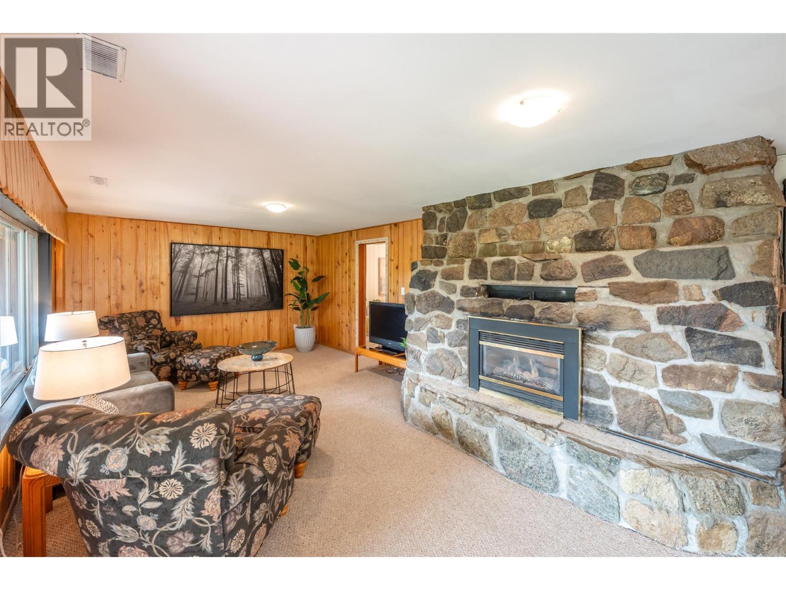 538 Lakeview Place, Oliver