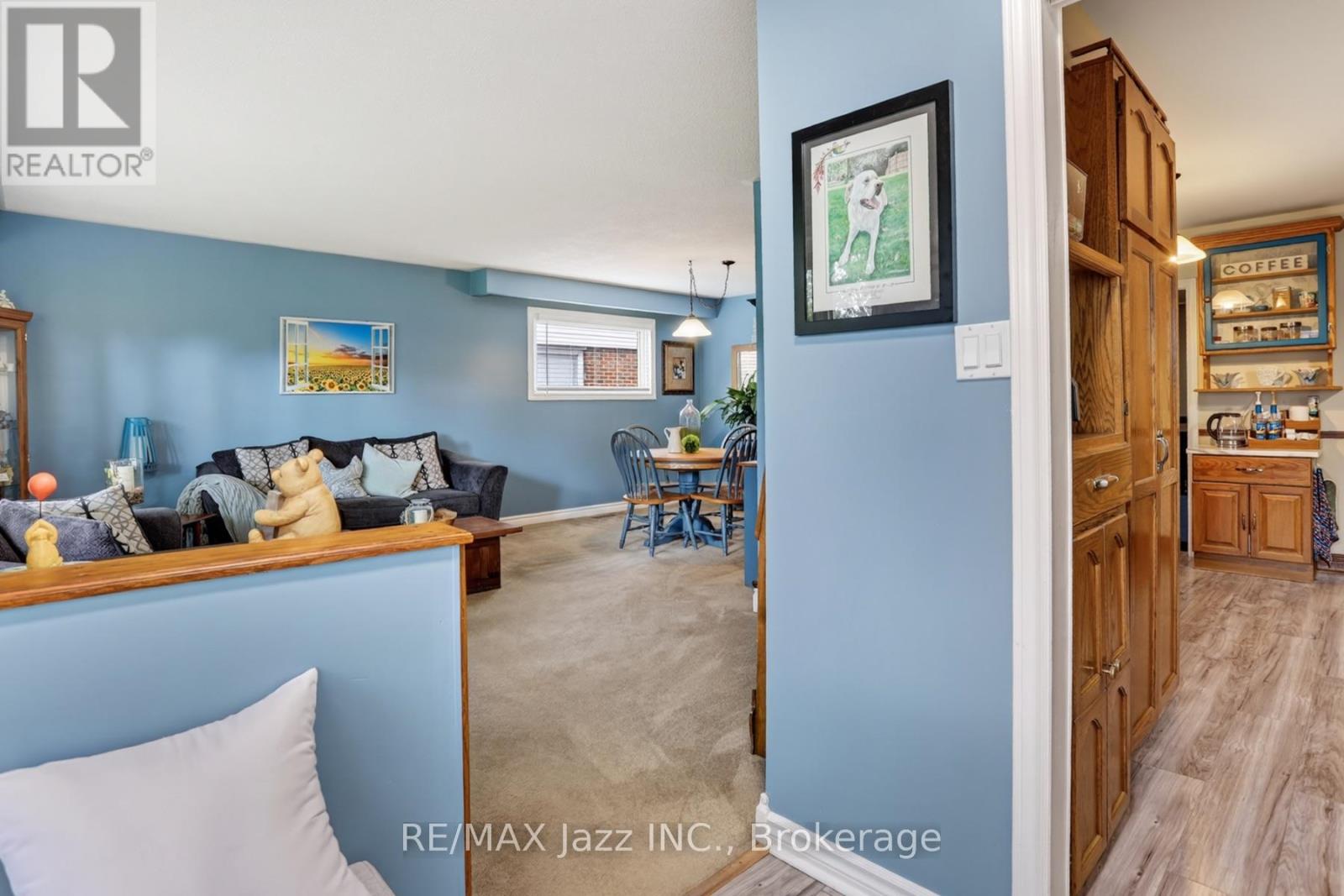 330 WAVERLY STREET N - 5