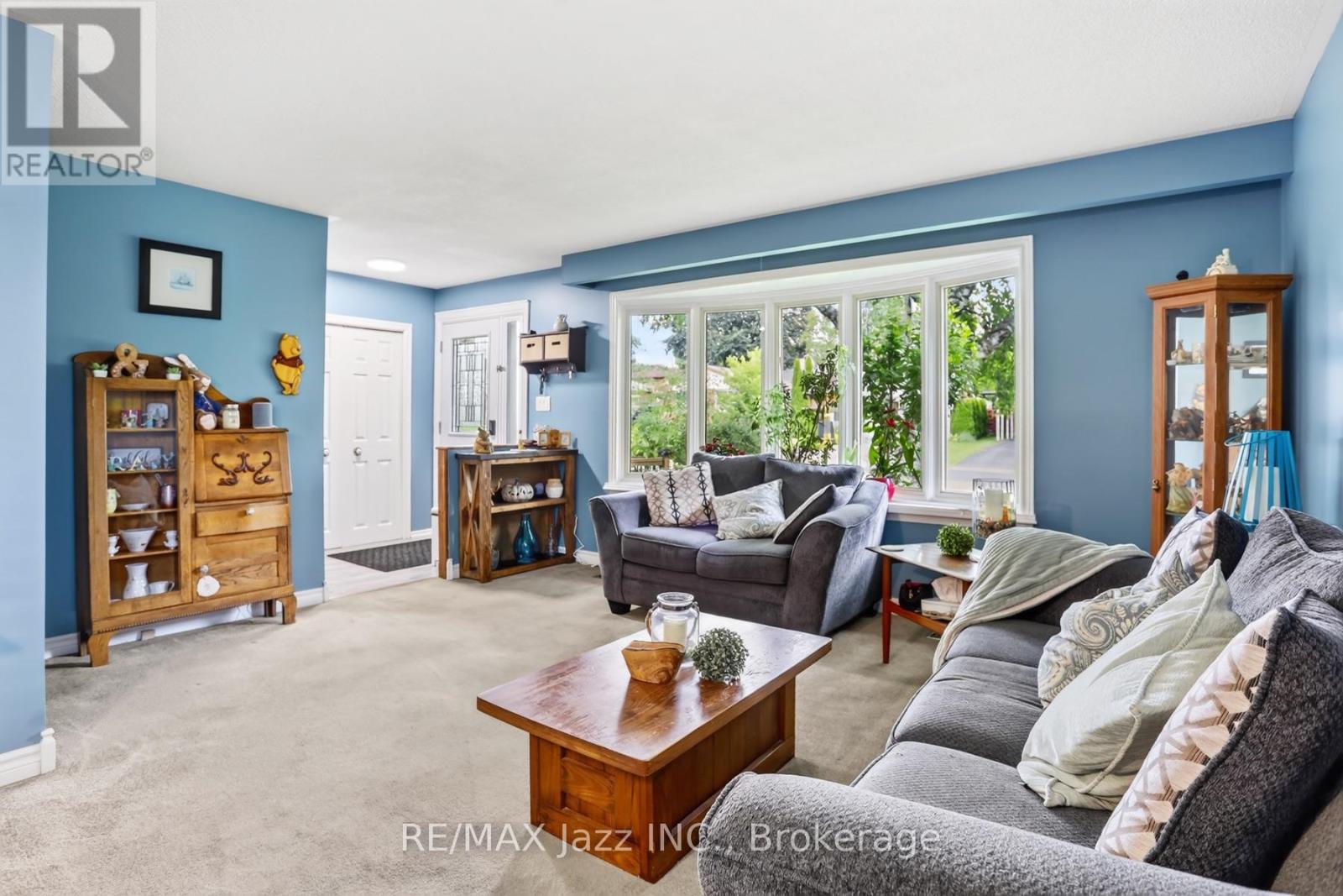 330 WAVERLY STREET N - 8