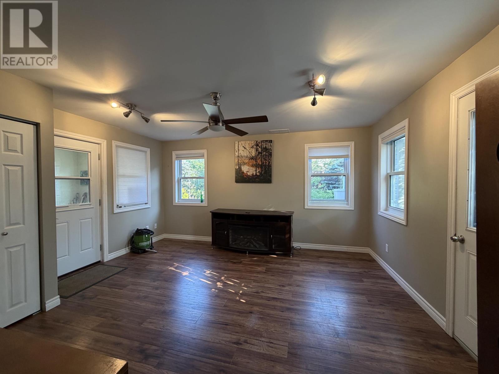 23 Lakeview DR - 3