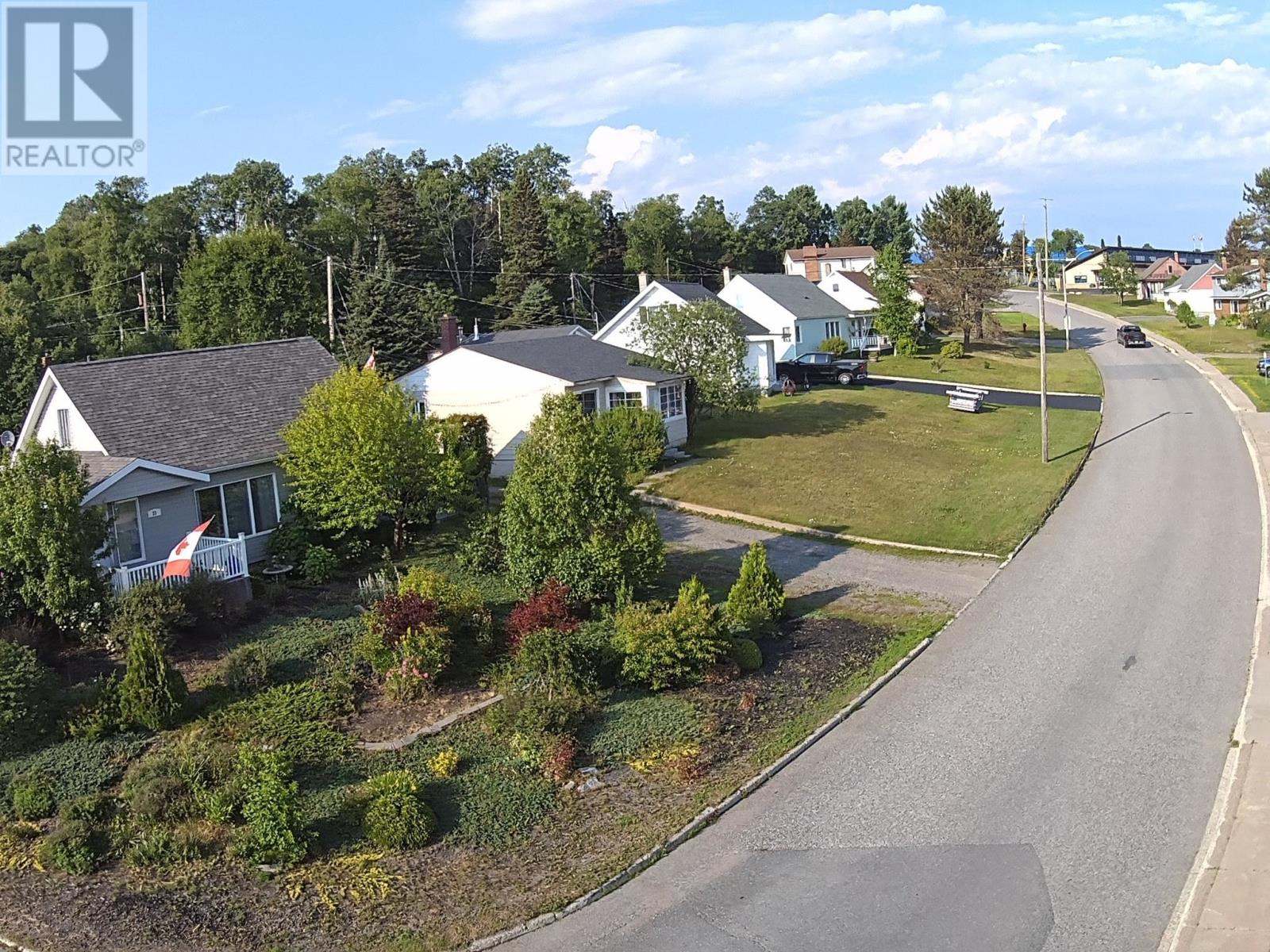 23 Lakeview DR - 35