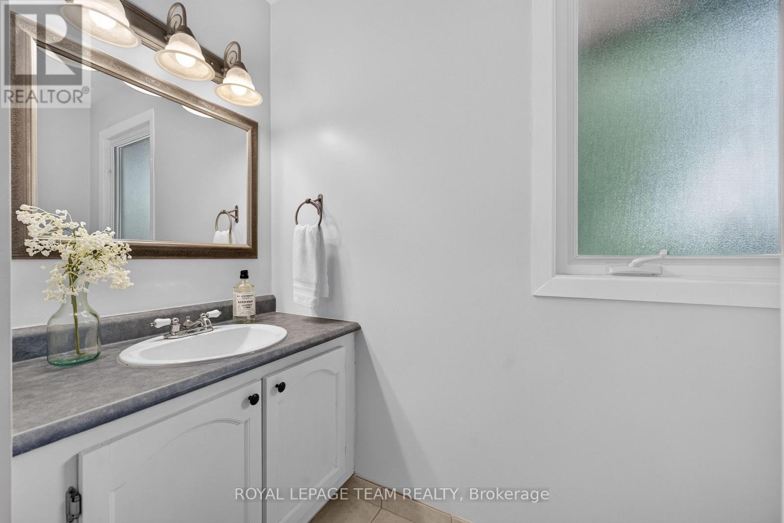 3 Bed, 4 Bath House for Sale in Ottawa – 71 CHIMO DRIVE, Ottawa – MLS# X13633588 - Image 35
