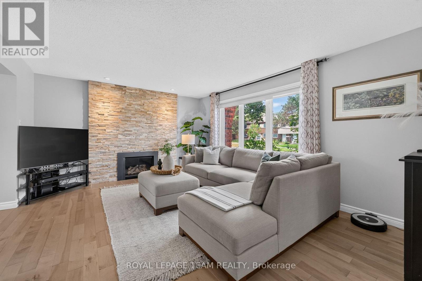 71 CHIMO DRIVE - 5
