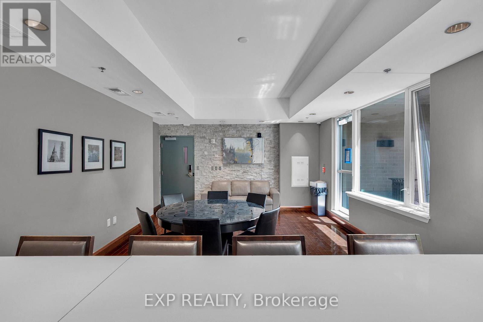 #612 238 BESSERER STREET - 32