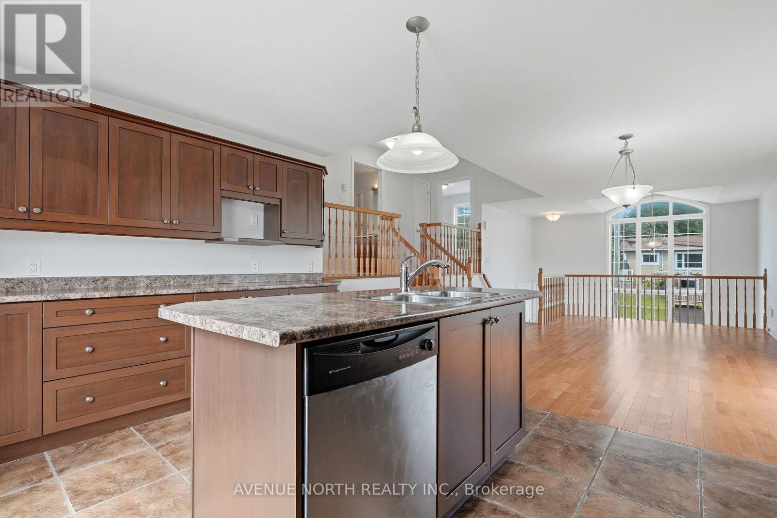2101 CATHERINE STREET - Image 15