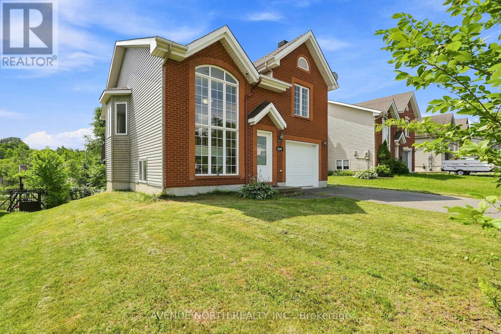 2101 CATHERINE STREET - Image 33