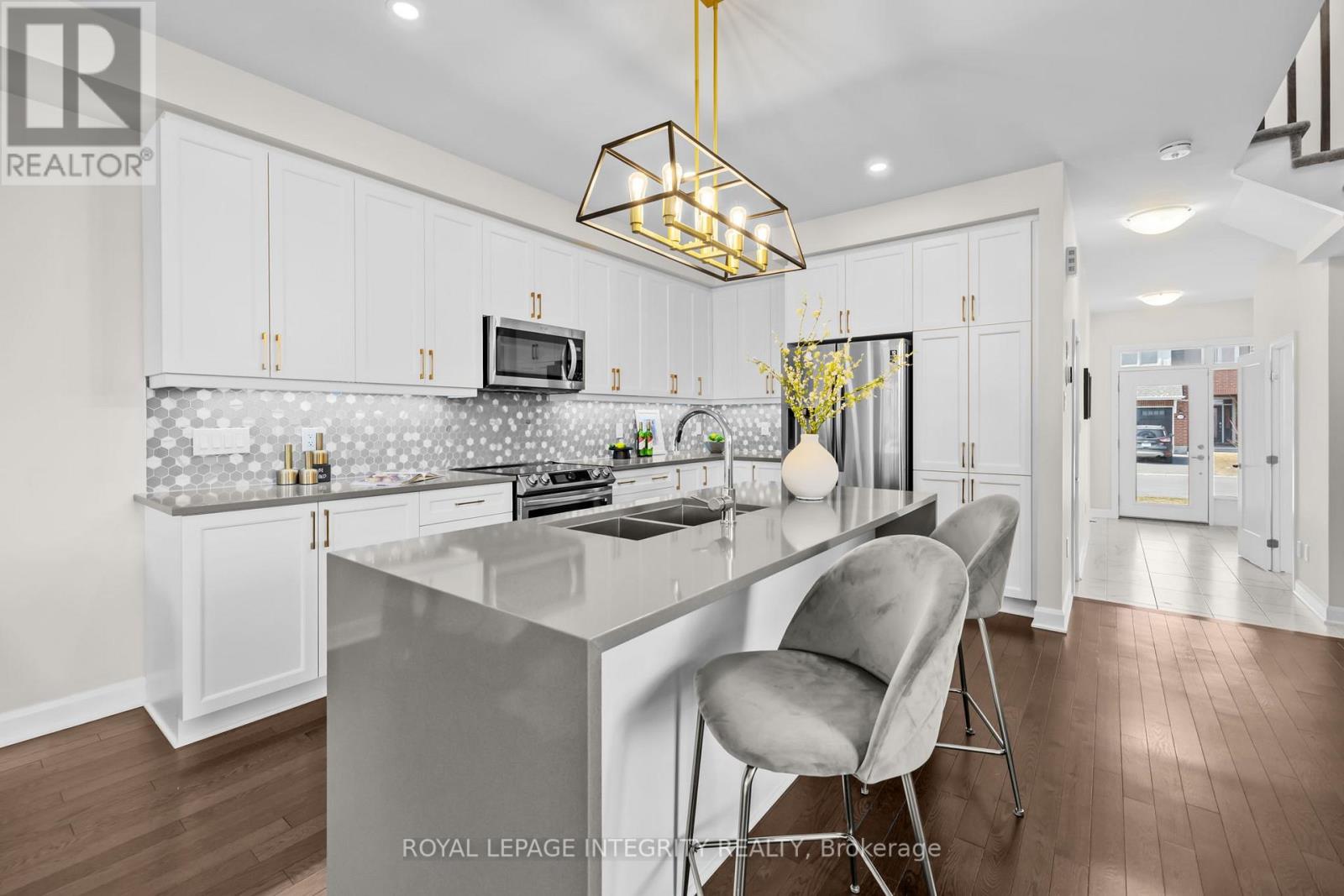 4 Bed, 3 Bath House for Sale in Ottawa – 133 ANGELONIA CRESCENT, Ottawa – MLS# X13633890 - Image 7