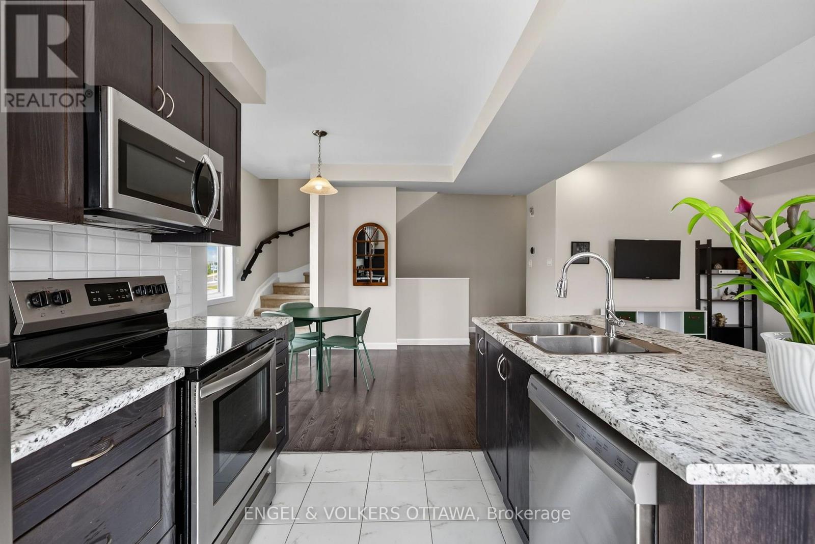 4 Bed, 3 Bath House for Sale in Ottawa – 547 CLEMENCY CRESCENT, Ottawa – MLS# X13633912 - Image 14