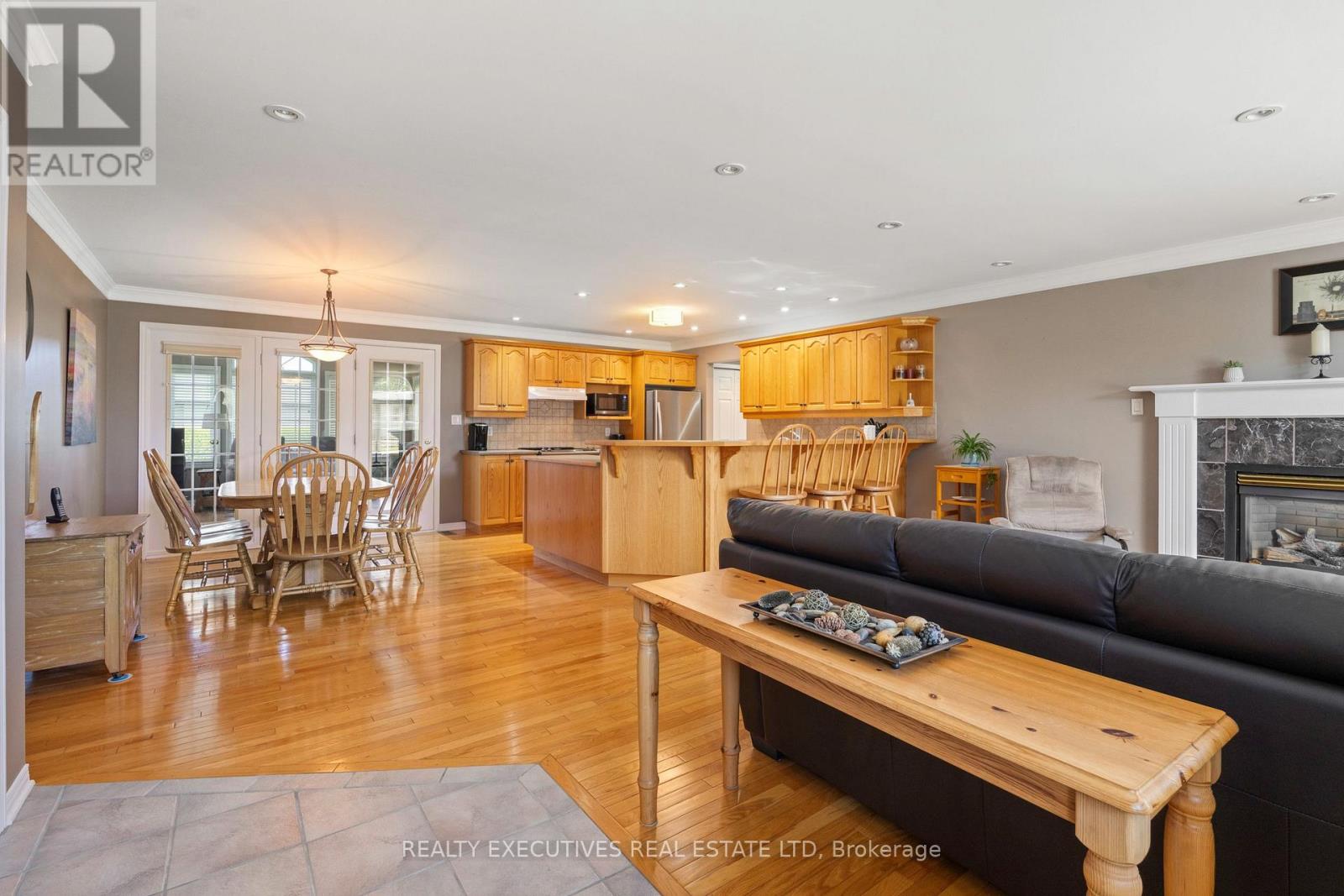 434 QUEEN STREET - 7