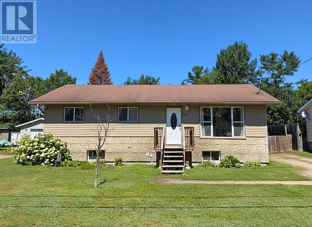 940 LILY STREET - 1