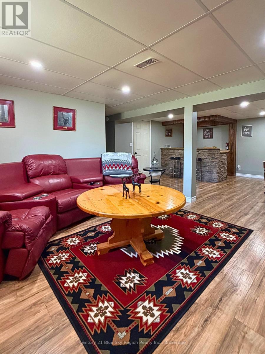 940 LILY STREET - 23
