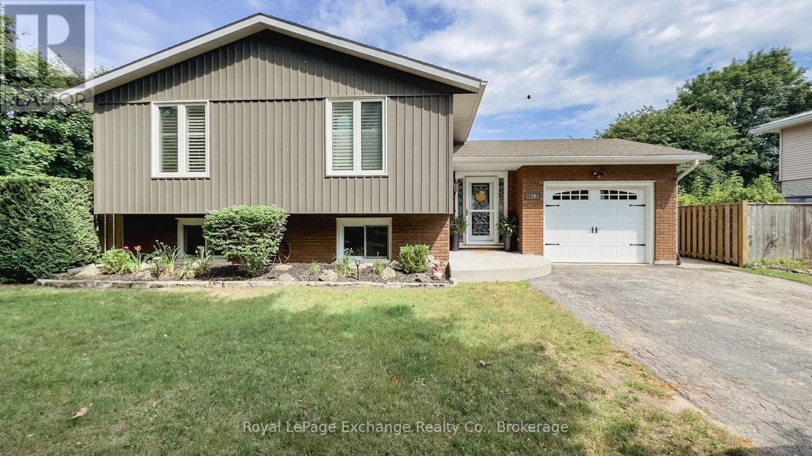 29 ANNE MARIE CRESCENT - 1