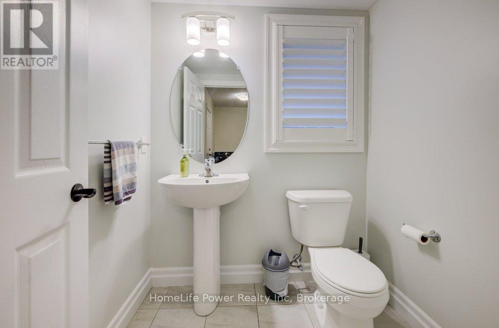4 LIVINGSTON DRIVE - 23