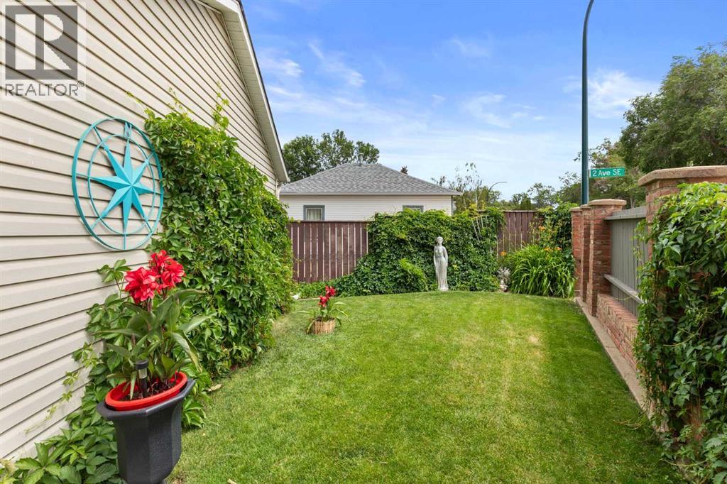 140 6 Street Southeast - Photo 32
