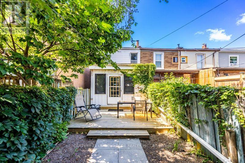 93 MURIEL AVENUE N - 42