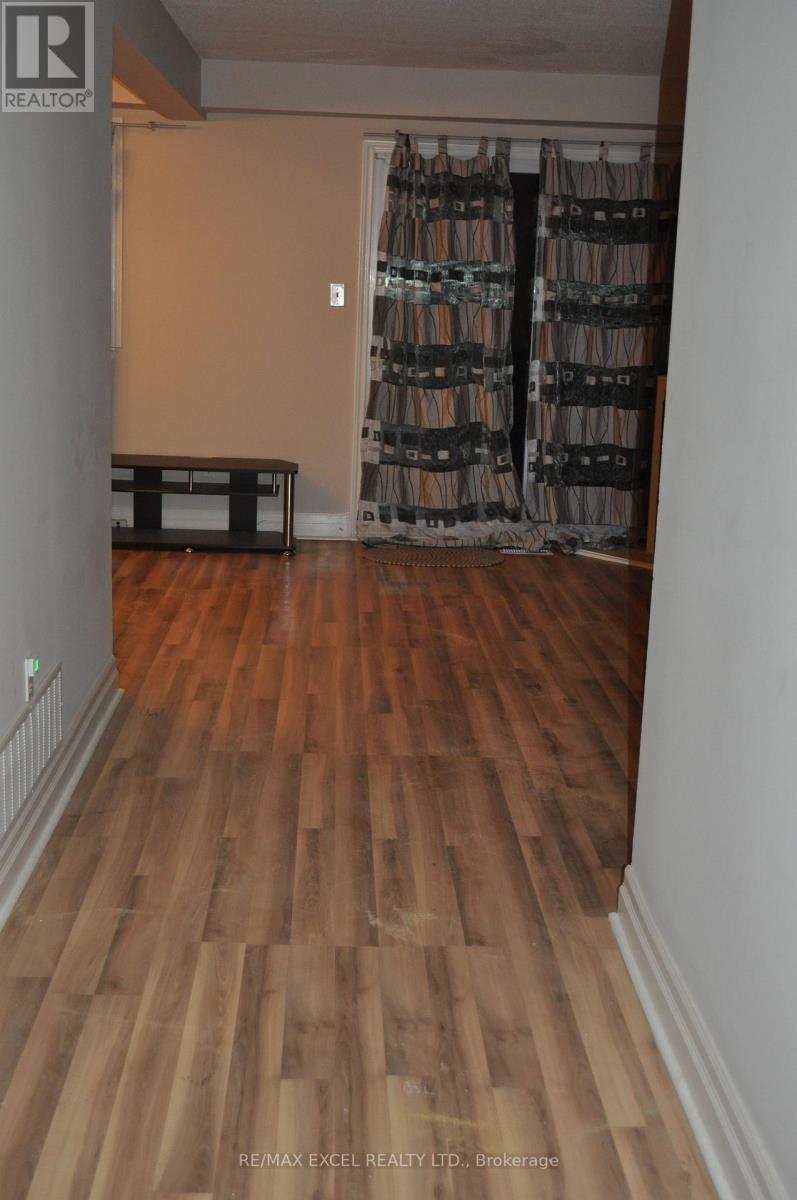 111 BRADSTONE SQUARE - 3