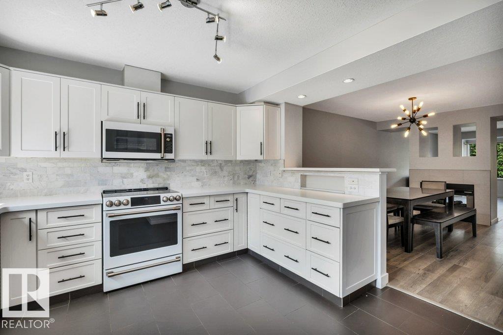 9321 98 AV NW - 13
