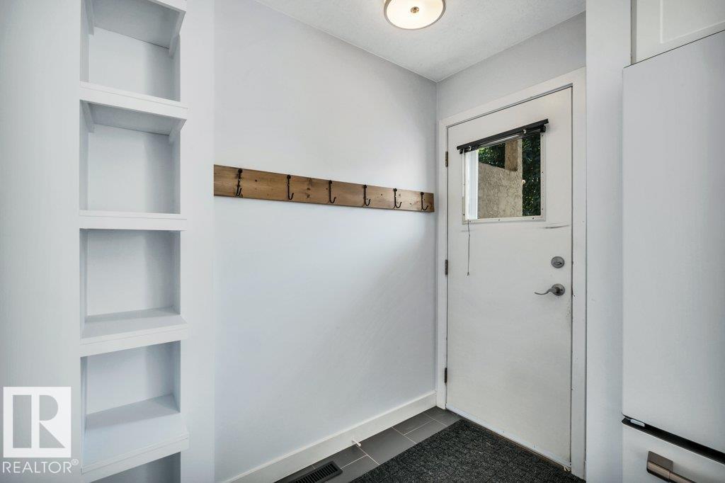 9321 98 AV NW - 16