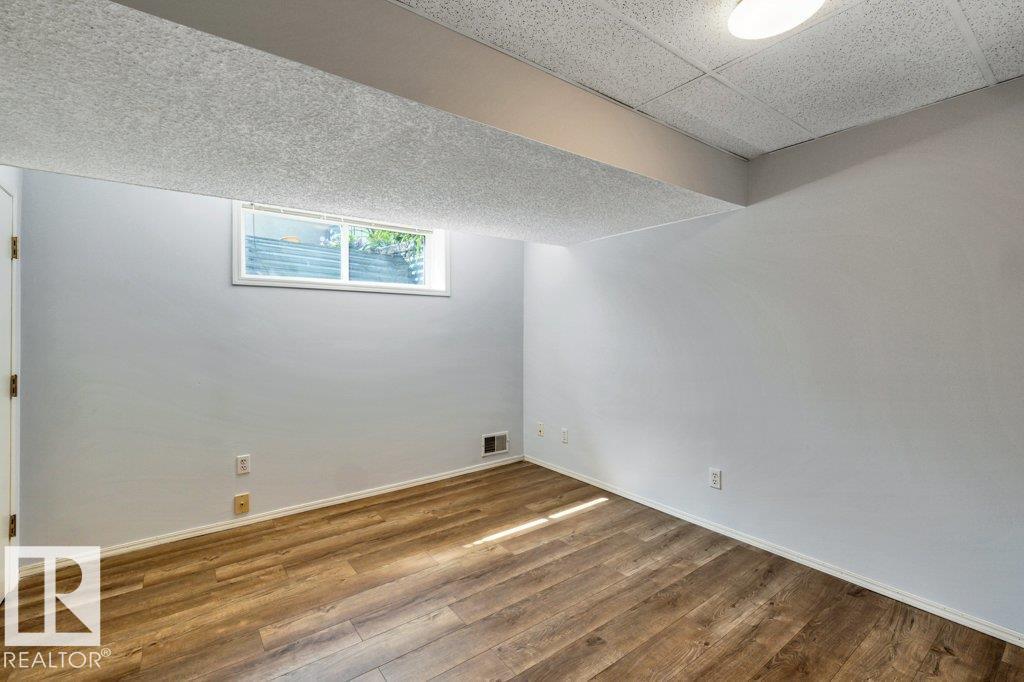 9321 98 AV NW - 40