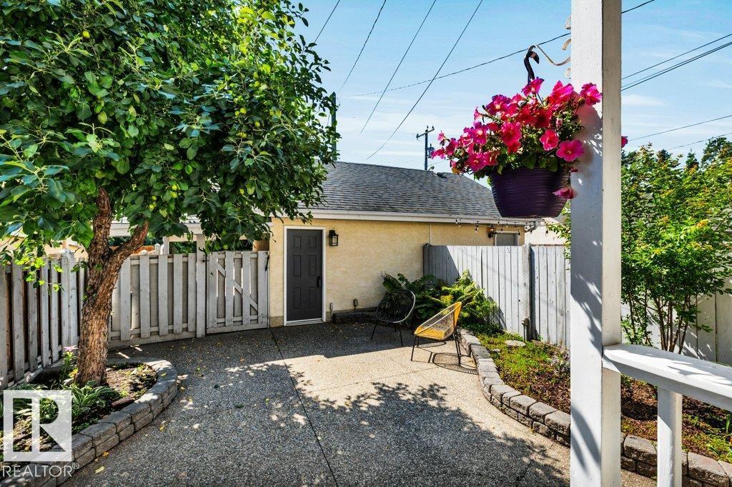 9321 98 AV NW - 45