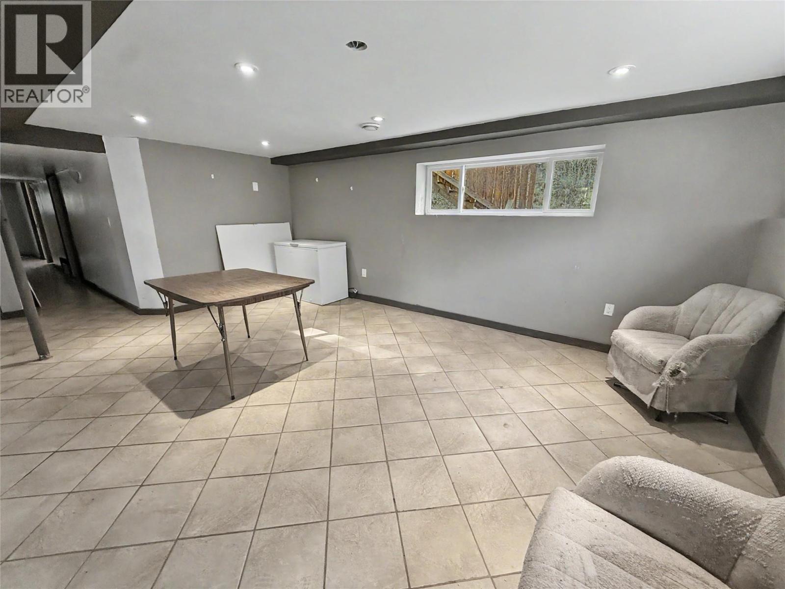 698 STRATHMORE Avenue - 13