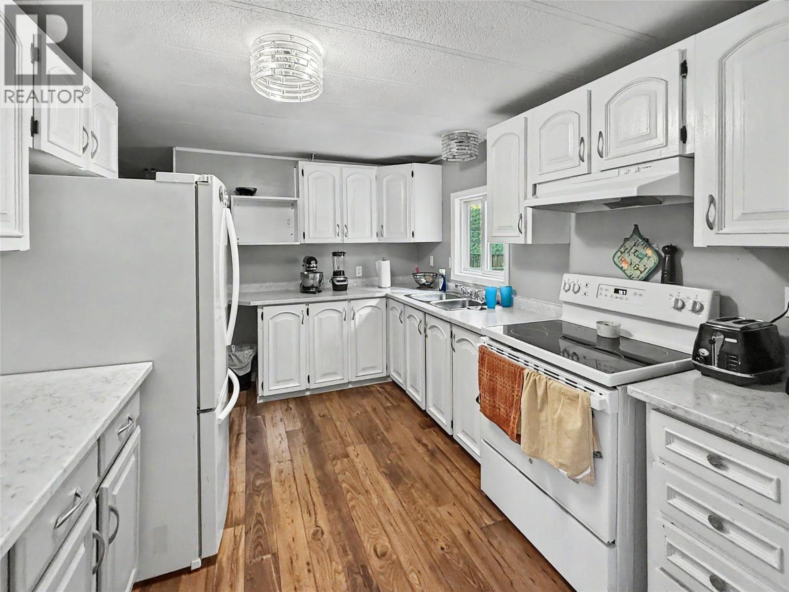 698 STRATHMORE Avenue - 5