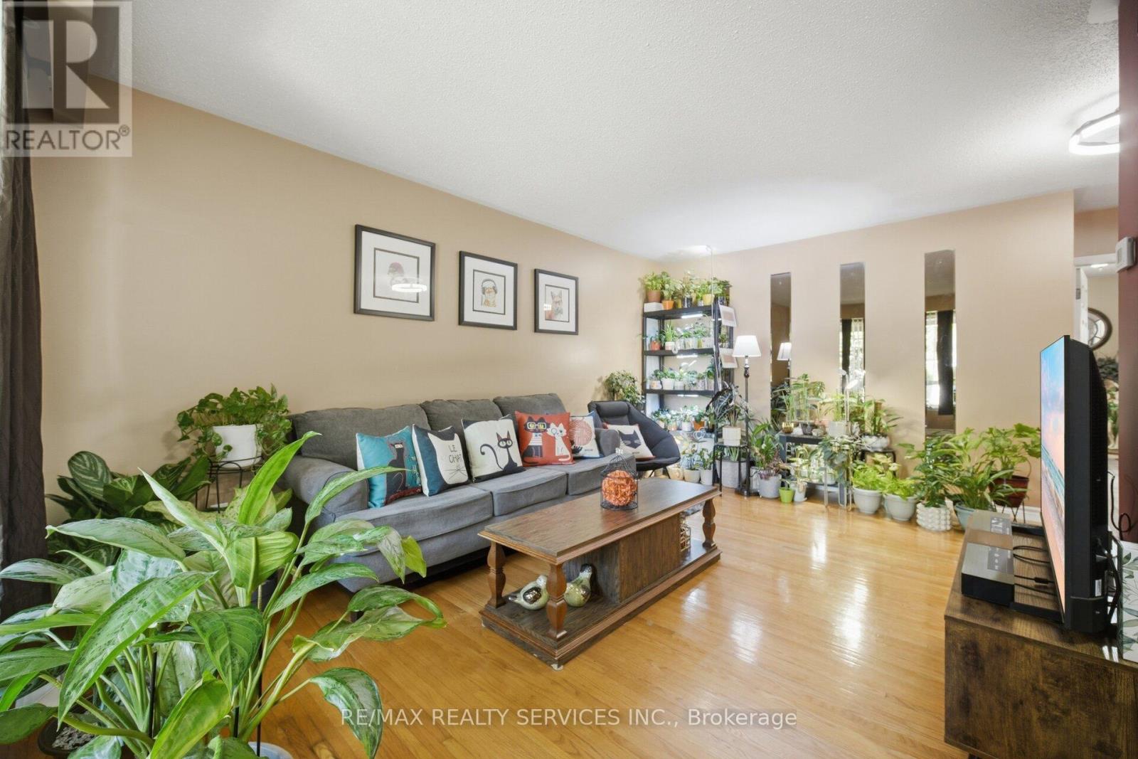 15 FERNDALE CRESCENT - Image 9