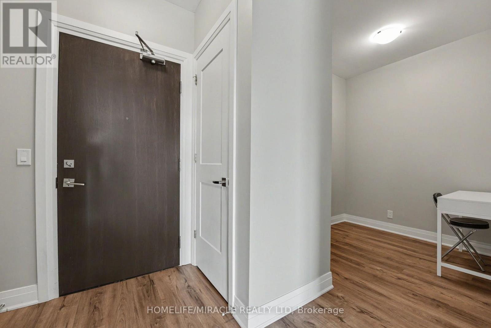 #215 102 GROVEWOOD COMMON - 13