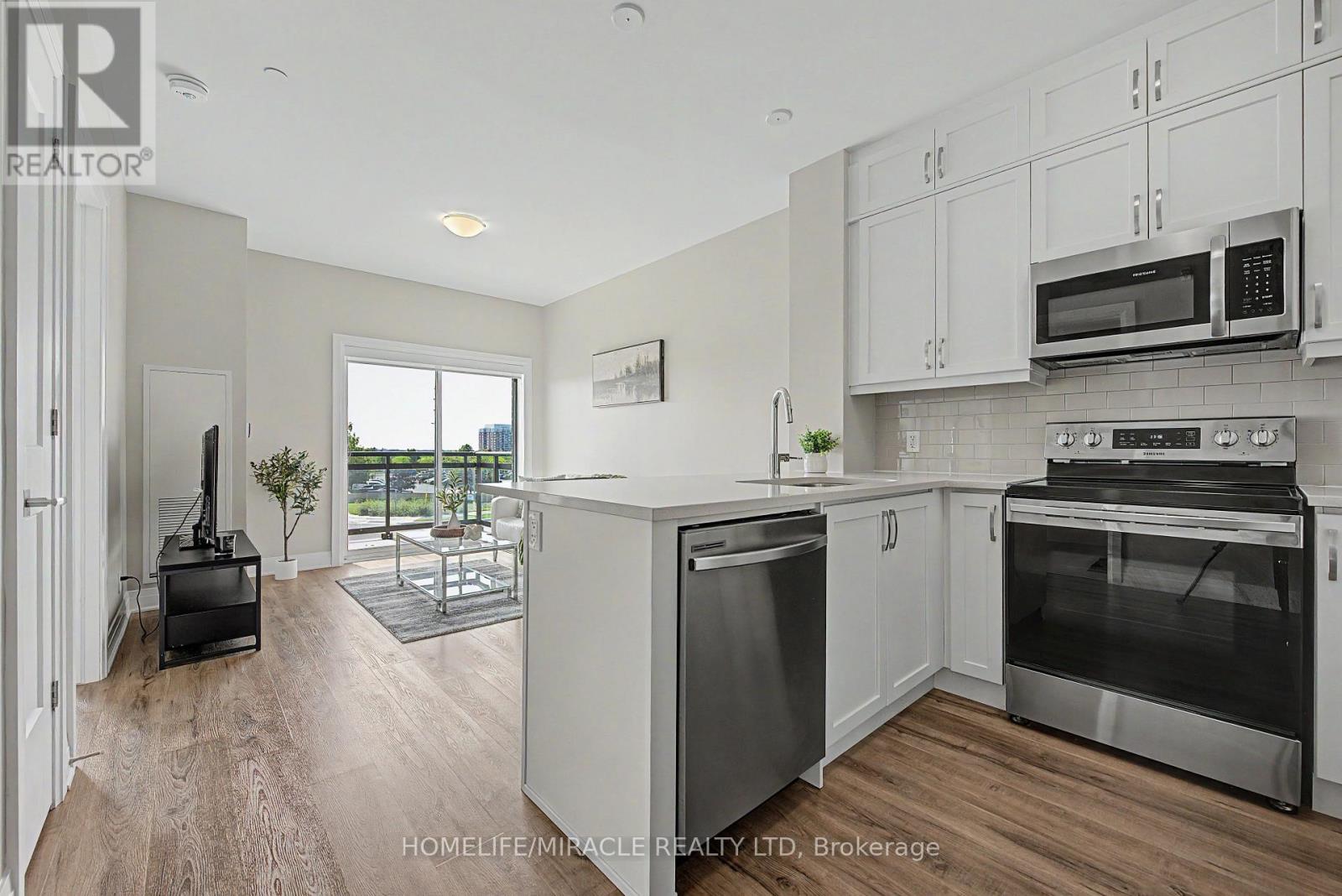 #215 102 GROVEWOOD COMMON - Image 16