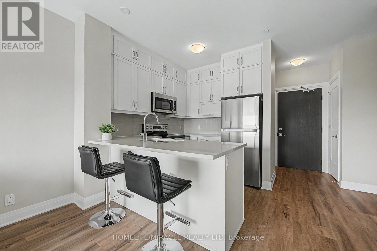 #215 102 GROVEWOOD COMMON - 17