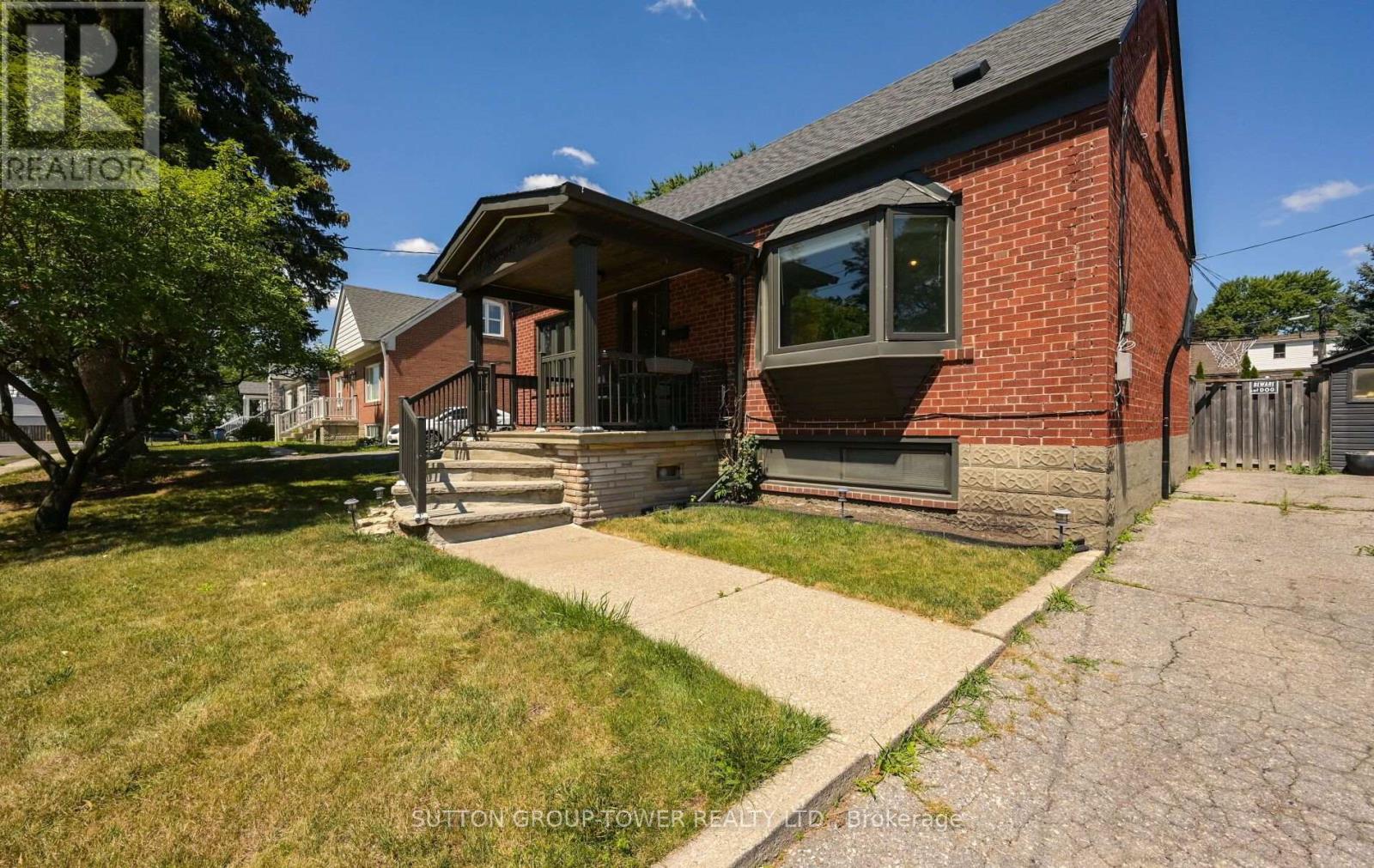 8 YVONNE AVENUE N - 2
