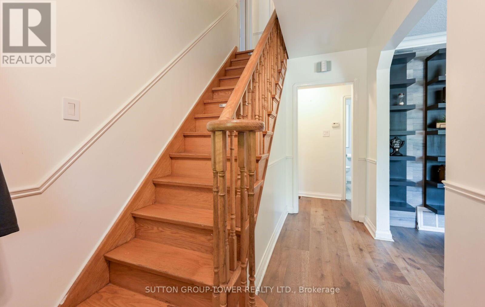 8 YVONNE AVENUE N - Image 21