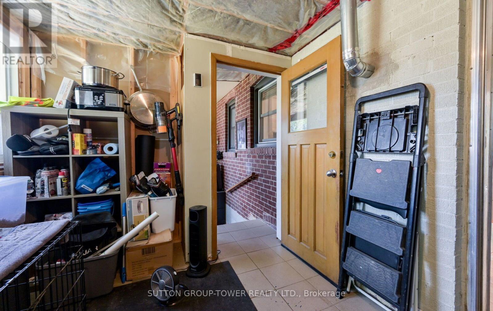 8 YVONNE AVENUE N - Image 29