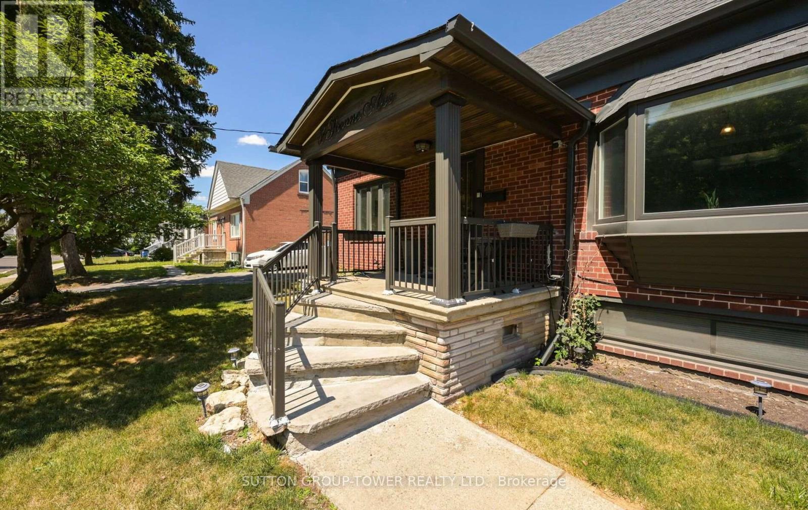 8 YVONNE AVENUE N - Image 3