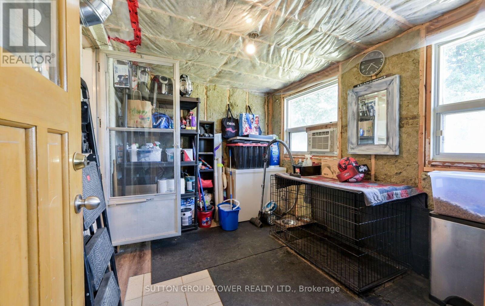 8 YVONNE AVENUE N - Image 30