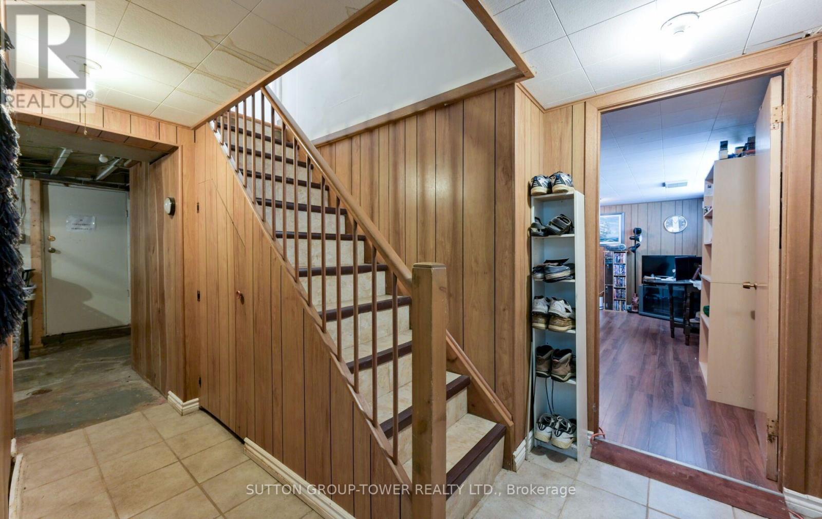 8 YVONNE AVENUE N - Image 35