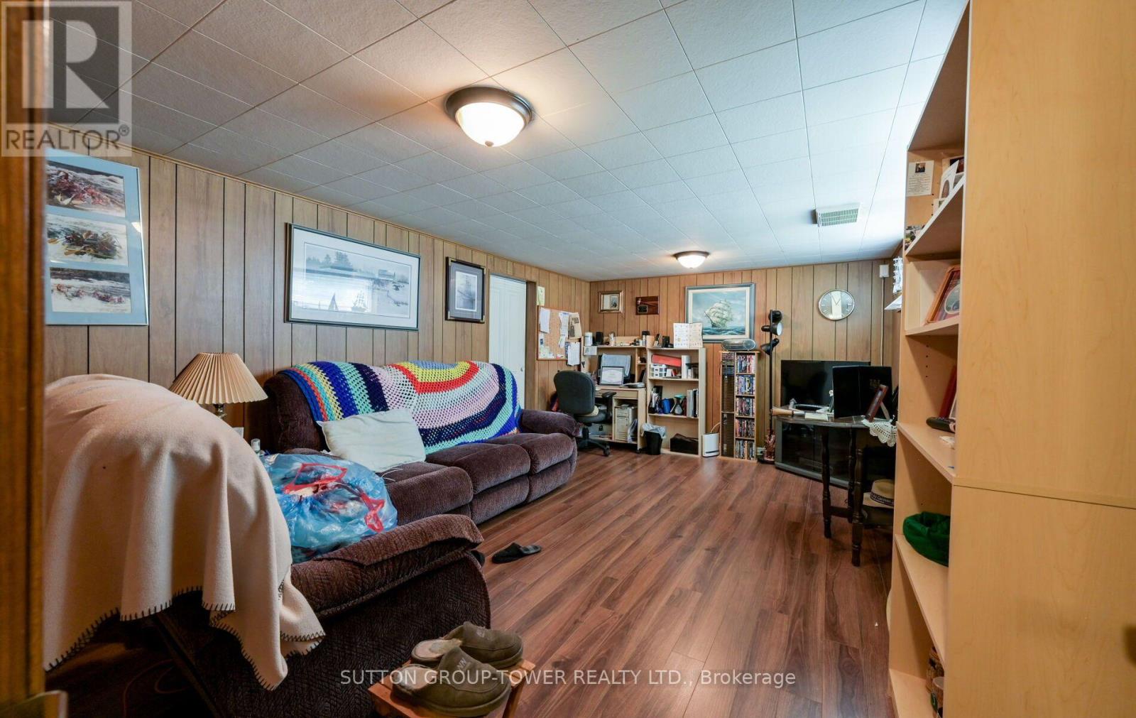 8 YVONNE AVENUE N - Image 38
