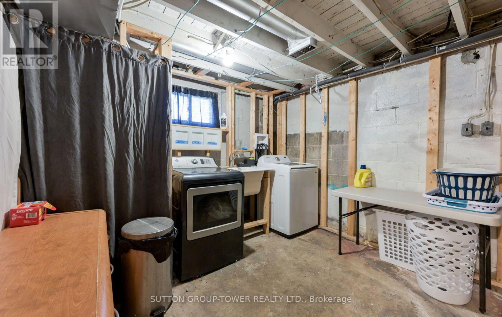 8 YVONNE AVENUE N - Image 39