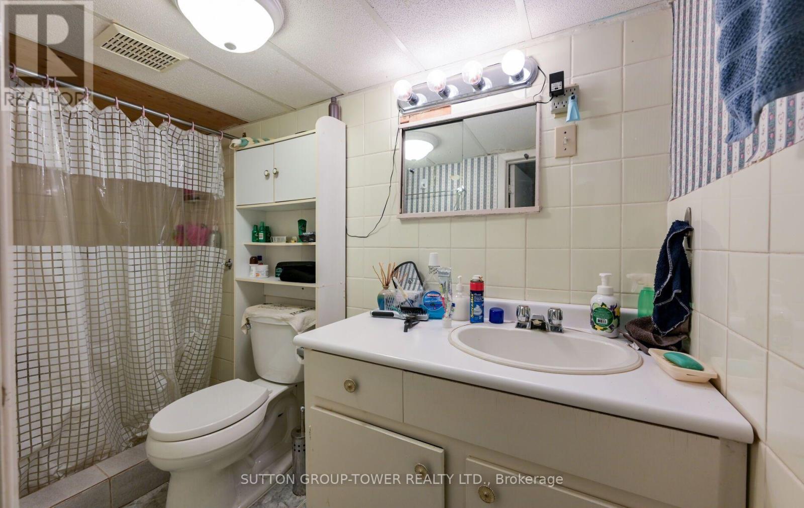 8 YVONNE AVENUE N - Image 42