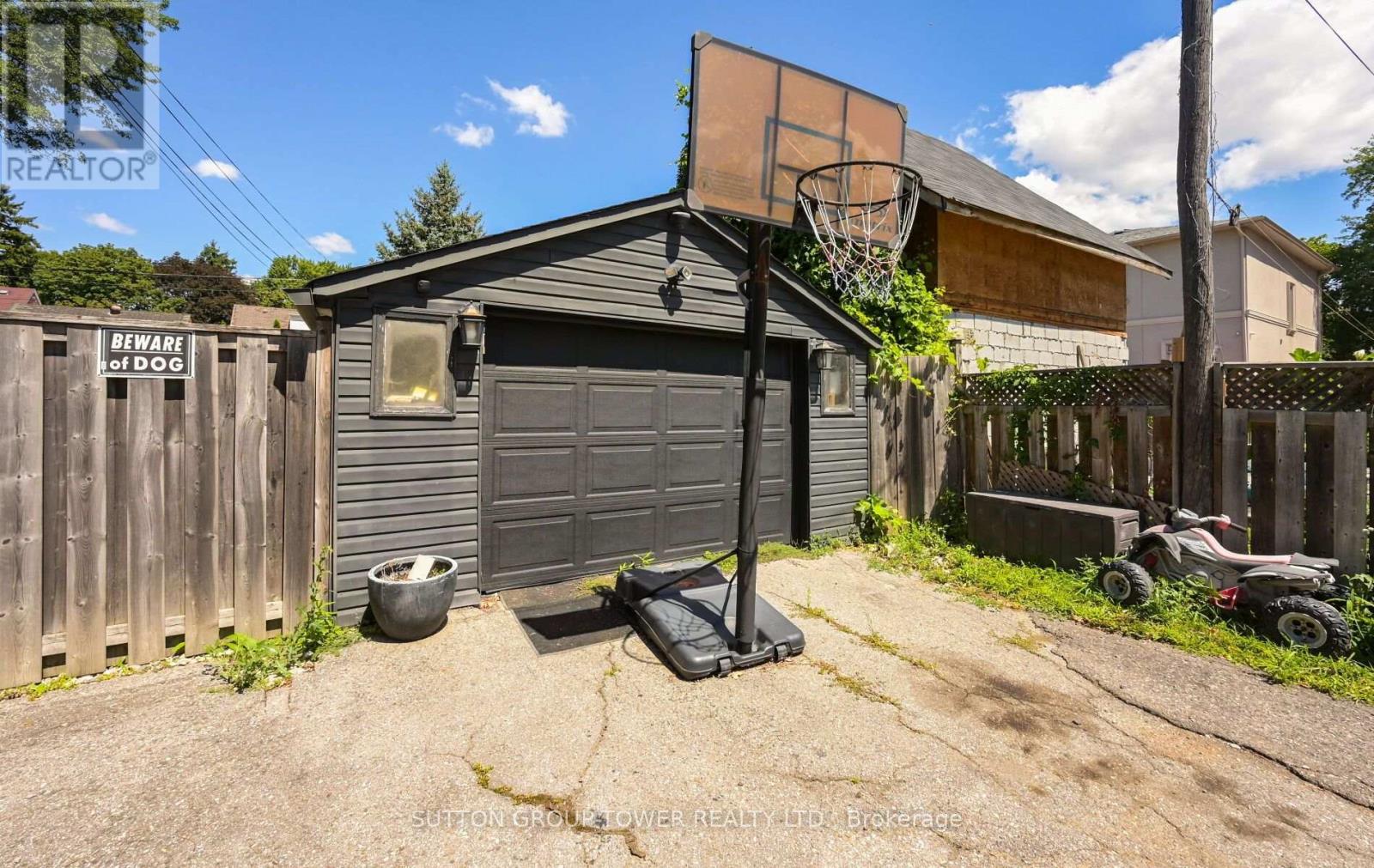8 YVONNE AVENUE N - Image 44