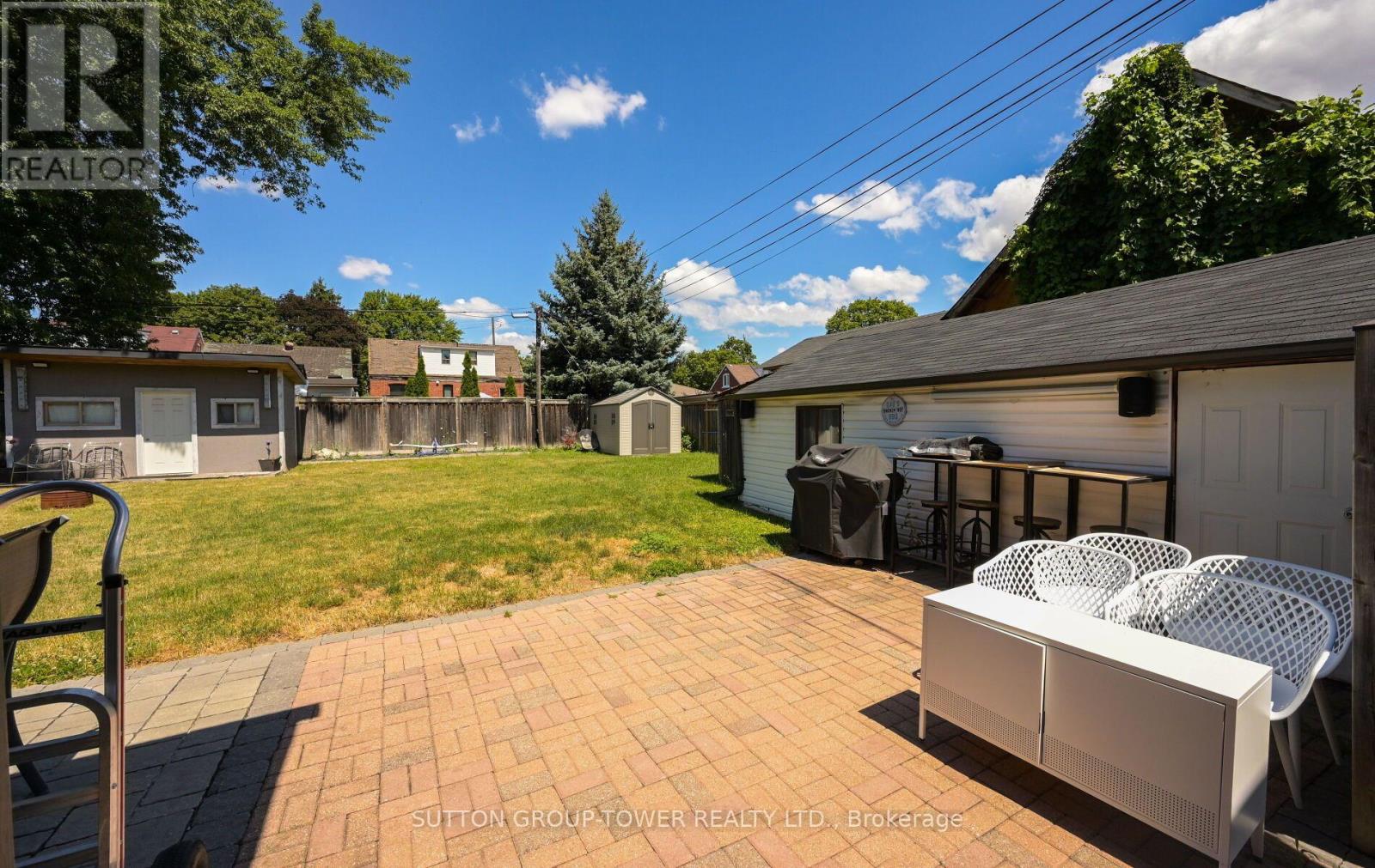8 YVONNE AVENUE N - Image 46