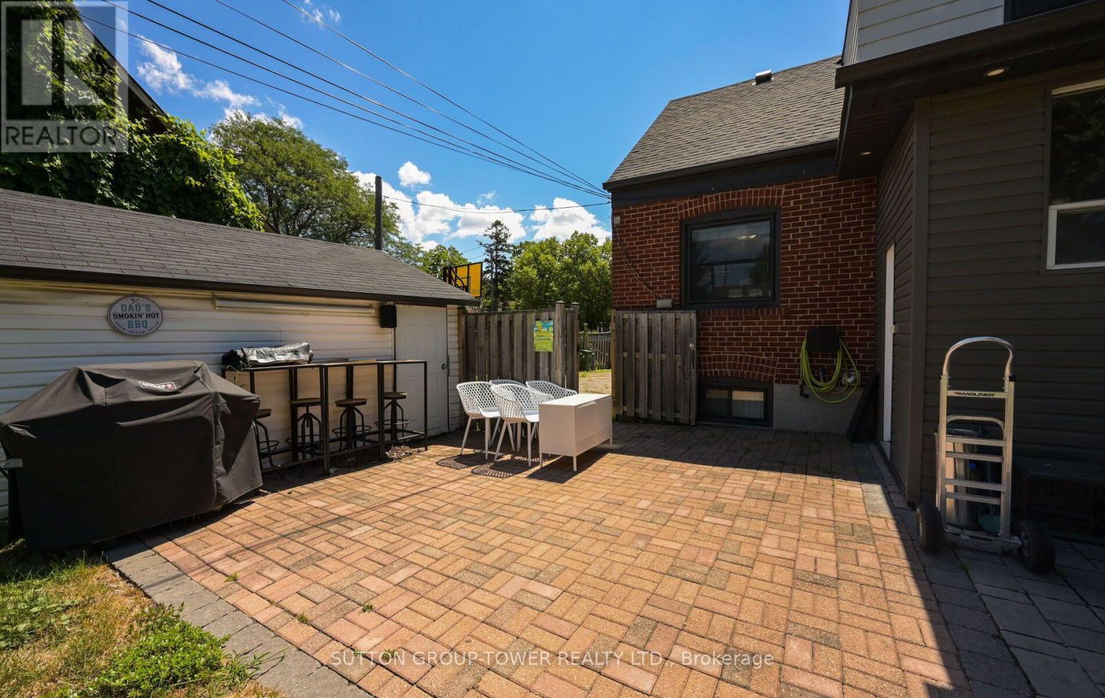 8 YVONNE AVENUE N - 48