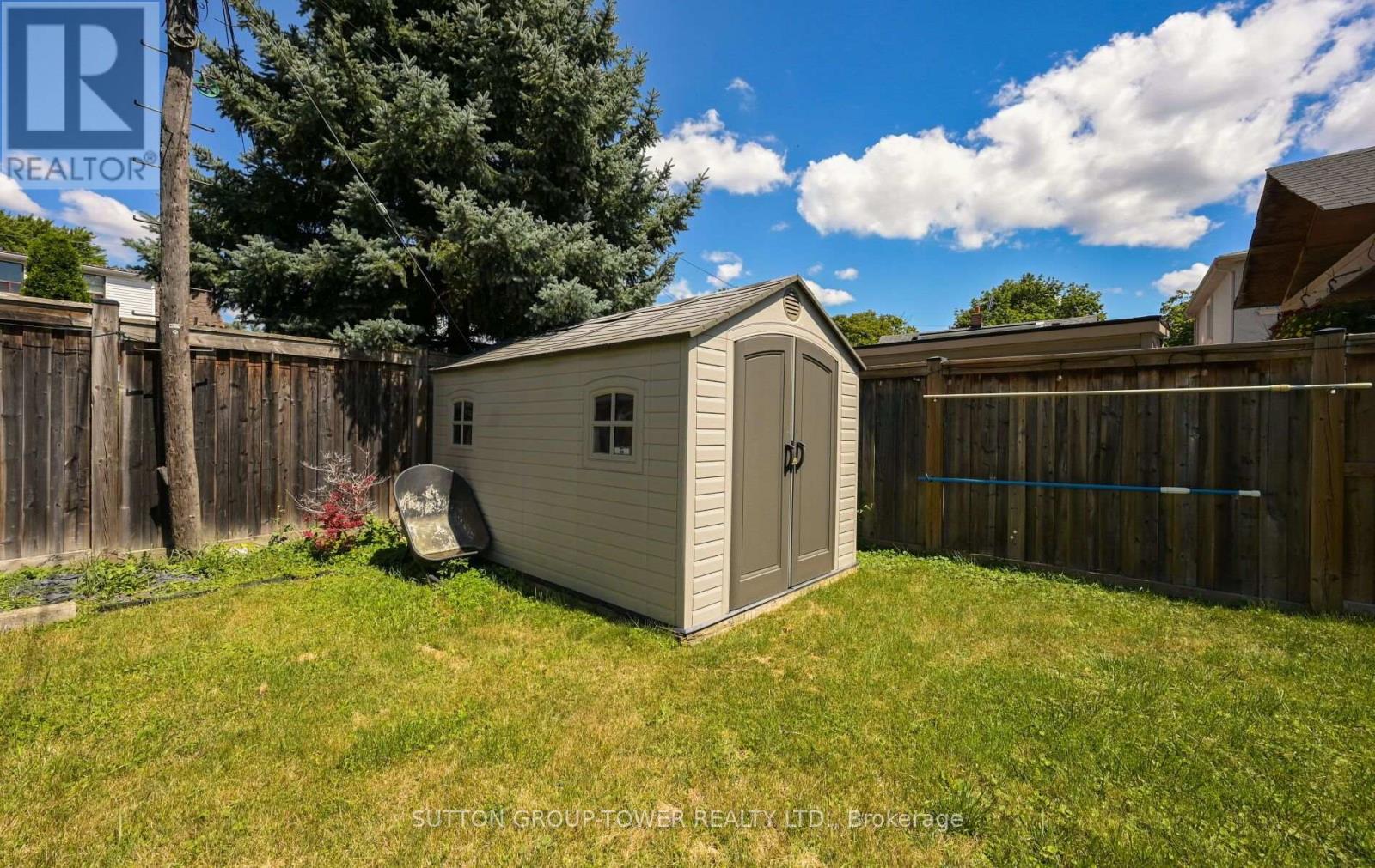 8 YVONNE AVENUE N - 50