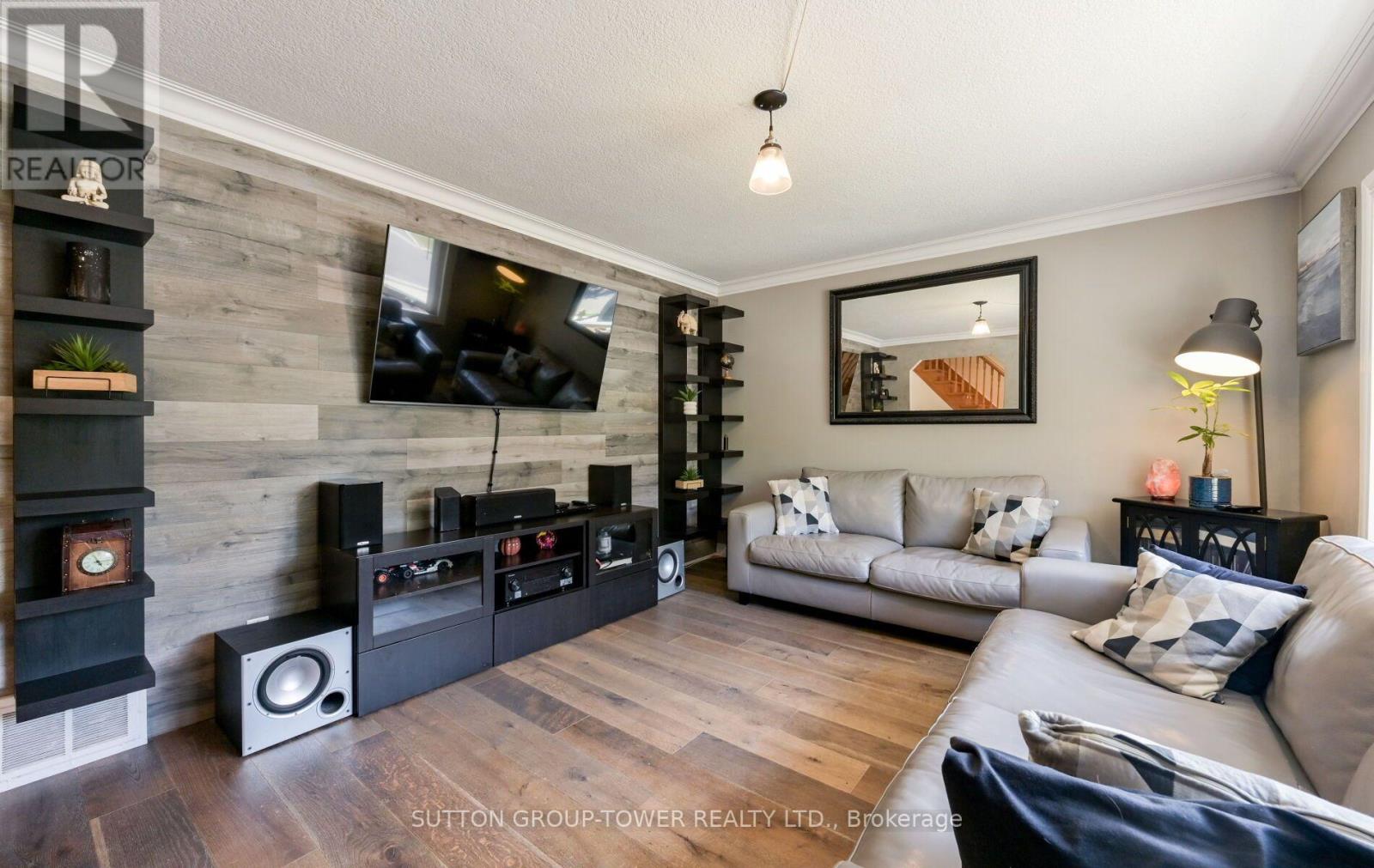 8 YVONNE AVENUE N - Image 9