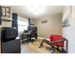 8 Yvonne Avenue N, Toronto, ON M3L1C7 Photo 17