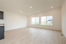 140 Prairie Oak Drive, Mitchell, MB R5G2W2 Photo 9